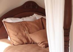 Handmade Terracotta Linen Bedding Set Duvet Cover & Pillowcases - thumbnail 1