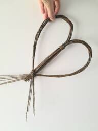 Small Willow Heart, Natural Brown Heart For Door Or Wall Hanging. Sustainable Art Garden Bedroom, 5Th Anniversary Gift - thumbnail 1