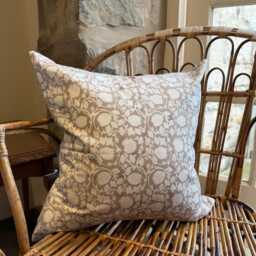 Beige Floral Cotton Cushion Cover, Blush Farmhouse Country Style - 45x45cm - thumbnail 2