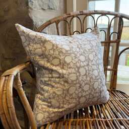 Beige Floral Cotton Cushion Cover, Blush Farmhouse Country Style - 45x45cm - thumbnail 4