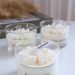 Handmade Daisy Flower Soy Candle, Relaxing Home Decor, Natural Scented Candle - thumbnail 3