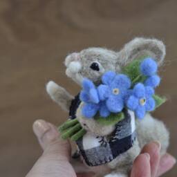 Needle Felted Bunny Figurine Gray Rabbit With Forget-Me-Not Bouquet - thumbnail 2