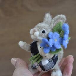 Needle Felted Bunny Figurine Gray Rabbit With Forget-Me-Not Bouquet - thumbnail 4