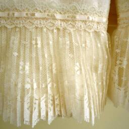 Ivory Velour Fingertip Towels - 2 4 1/2 Pleaded Organza Lace Ruffle - thumbnail 4