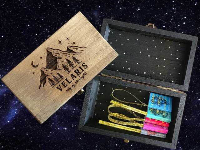 Miniatures Acotar Book Box From Velaris Christmas Ornaments - image 1