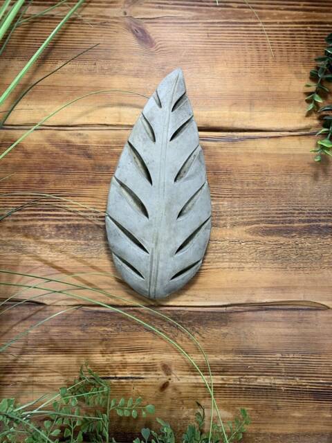 stone Garden Detailed Leaf Plaque Hanging Concrete Gift Ornament - image 1