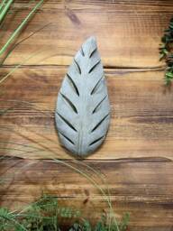 stone Garden Detailed Leaf Plaque Hanging Concrete Gift Ornament - thumbnail 1