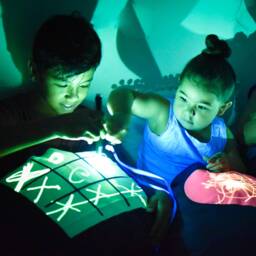 Glow Sketch in The Dark Doodle Pillowcase - Noughts & Crosses Board - thumbnail 1