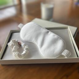 Mulberry Silk Sleep Set Pillowcase, Eye Mask & Scrunchie Gift Box - thumbnail 2