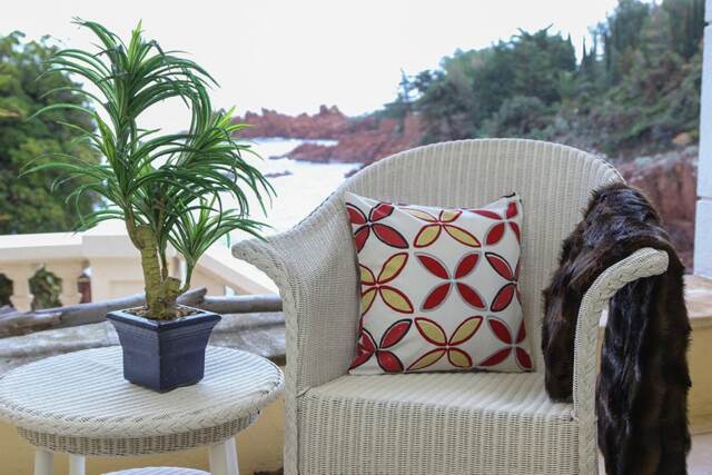 Red Pop Cushion Cover - image 1