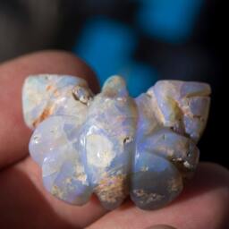 Australian Butterfly Opal Carving Semi-Blackopal Purple Fire - 43 Cts - thumbnail 2