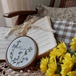 Embroidered Floral Hoop Art, Personalized Name, Mother's Day Gift - thumbnail 3