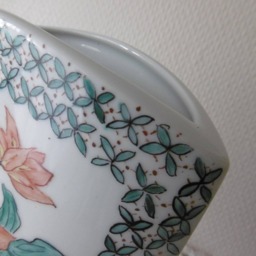Small Japanese-style Vase Kakiemon Xiv in Hand-Painted Porcelain Red, Blue & Green Decoration Of Flowers Foliage - thumbnail 3