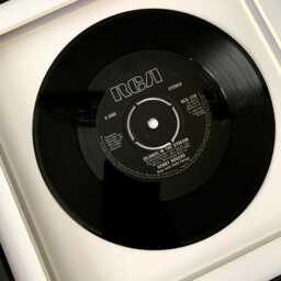 Kenny Rogers & Dolly Parton - Islands in The Stream Framed 7 Inch Vinyl Record Music Wall Art Gift - thumbnail 3