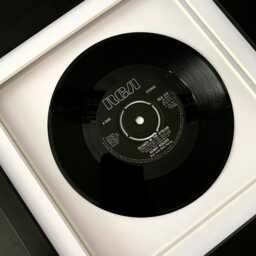 Kenny Rogers & Dolly Parton - Islands in The Stream Framed 7 Inch Vinyl Record Music Wall Art Gift - thumbnail 2