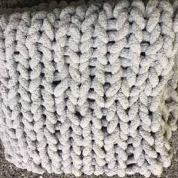 Soft Chunky Arm Knit Throw - thumbnail 3