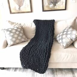 Soft Chunky Arm Knit Throw - thumbnail 2