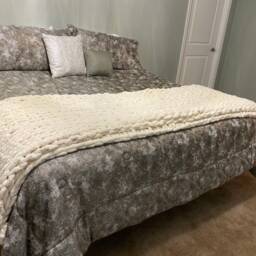 Soft Chunky Arm Knit Throw - thumbnail 4