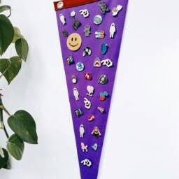 Pennant Pin Display/Custom Colours Felt Pennant Flag Enamel Pin Hanging Banner Wall Decor - thumbnail 3
