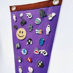 Pennant Pin Display/Custom Colours Felt Pennant Flag Enamel Pin Hanging Banner Wall Decor - thumbnail 2