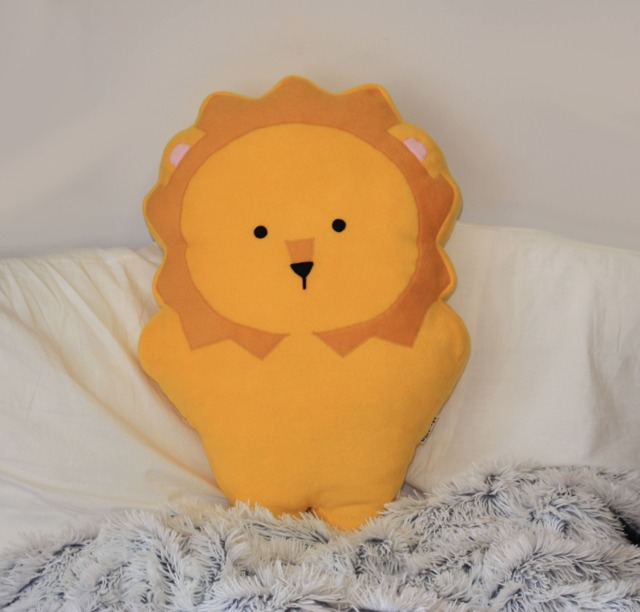 Lion Pillow 23.6 - image 1