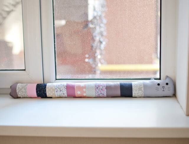 Draught Excluder UK Vintage Stopper Door Snake Filled Draft Red Dog Wind Blocker Energy Saver Patchwork - image 1