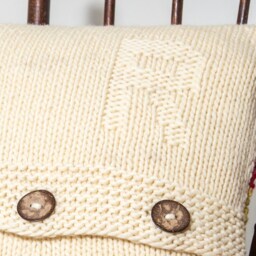 Letter R Maritime Signal Flag + Initial // Pillow Cover Hand Knit in Wool 20 - thumbnail 3