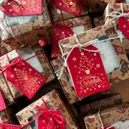 Snowflake Triple Colour Candle, Christmas Slice Or Tree Scent, Star Candle Gift in Box - thumbnail 2