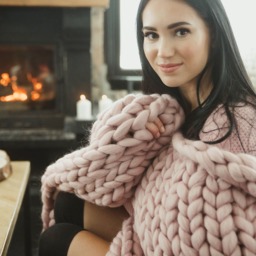 Hand Knit Chunky Merino Wool Blanket Blush Pink Bed Throw - thumbnail 2