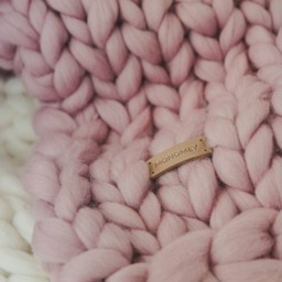 Hand Knit Chunky Merino Wool Blanket Blush Pink Bed Throw - thumbnail 4