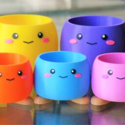 3D Printed Smiling Planter With Feet Kawaii Desk Organizer - thumbnail 2