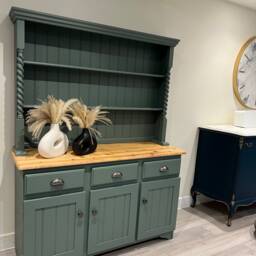 Dresser With Barley Twist Detail - thumbnail 3