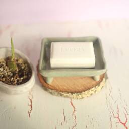 Pastel Classic Soap Dish - Ceramic Vintage Style - thumbnail 2