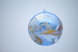 E00-63 Large Iridescent Ornament Light Blue