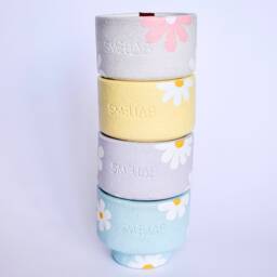Hand Painted Daisy Concrete Candle, Artsy Floral Soy Wax Spring & Summer Decor - thumbnail 4