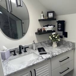 Monogrammed Black Bath Towel Harlequin Diamond Trim, Personalized Cotton Towel - thumbnail 3