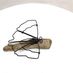 Wire Butterfly Sculpture Driftwood Base, Minimalist Wall Decor - thumbnail 3