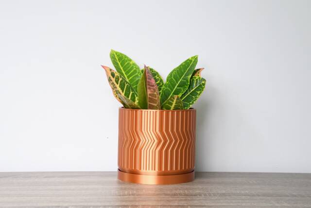 "Sedona Planter With Drainage & Saucer in Copper, Unique 3D-Printed Plant Pot, Small To Large Sizes 4"" 5"" 6"" 7"" 8" - image 1