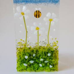 Fused Glass Daisy Tea Light Holder With Bee - Handmade Candle - thumbnail 2