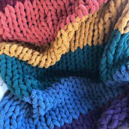 Rainbow Pattern Chunky Knit Blanket - thumbnail 2