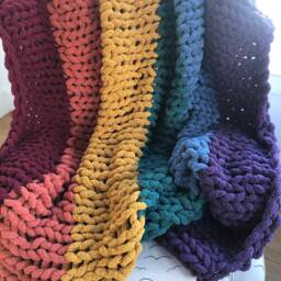 Rainbow Pattern Chunky Knit Blanket - thumbnail 3