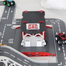 Wooden Toy Gas Station With Moveabe Filling Guns & Manual Car Wash - Up To 132 Scale Vehicles - thumbnail 3
