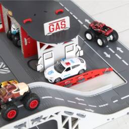 Wooden Toy Gas Station With Moveabe Filling Guns & Manual Car Wash - Up To 132 Scale Vehicles - thumbnail 4