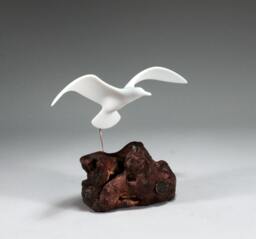 Seagull Sculpture By John Perry 9In Wingspan Hovering Version On Burlwood. Signed - thumbnail 1