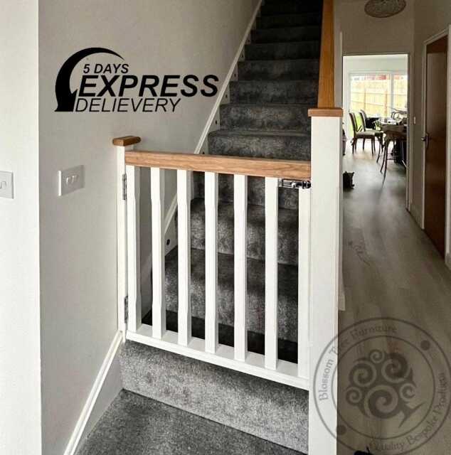 Crown Oak Top Stair Gate - image 1