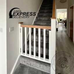 Crown Oak Top Stair Gate - thumbnail 1