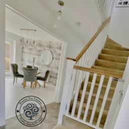 Crown Oak Top Stair Gate - thumbnail 2