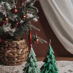 Festive Christmas Tree Candle - Handmade Soy Wax Holiday Decoration & Gifts - thumbnail 2