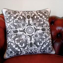 Angela Pillow - Black/White - thumbnail 2