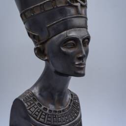 Statue Of Egyptian Queen Nefertiti Black Heavy Solid Stone Made in Egypt - thumbnail 2